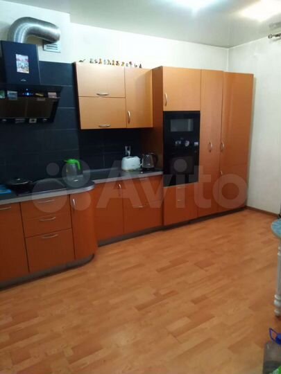 2-к. квартира, 100 м², 1/10 эт.