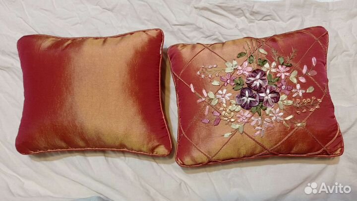 Подушка подушечка декор вышитая атласным лентами