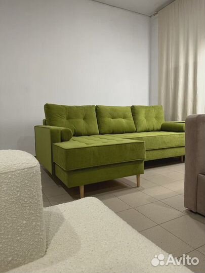 Диван угловой на ножках