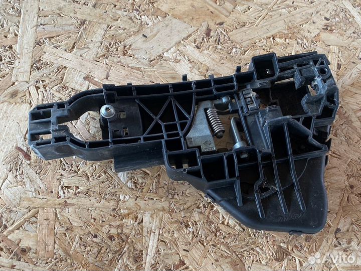 Крепление задней ручки Мерседес мл164