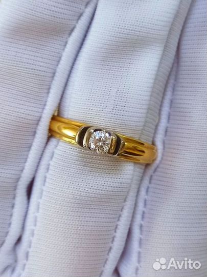 Кольцо с природным камнем Золото