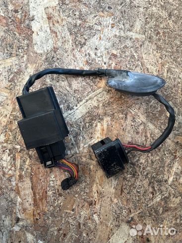 Блок управления бензонасосом Volkswagen Golf GTI VI