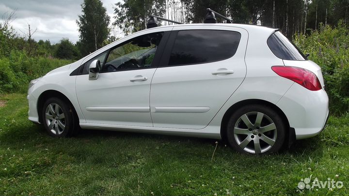 Peugeot 308 1.6 МТ, 2011, битый, 111 111 км