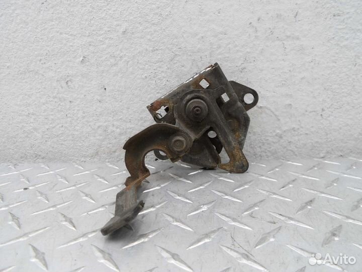 Замок капота Mazda MPV 2 LW