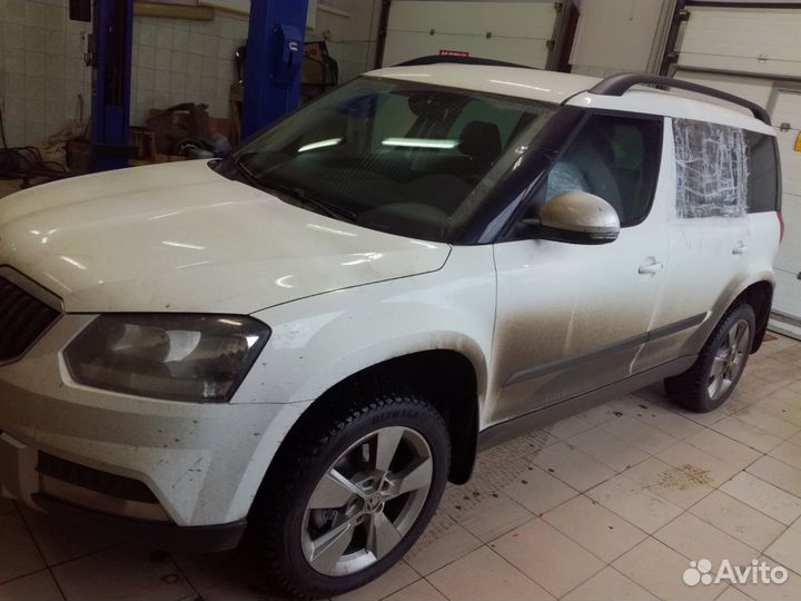 Лобовое стекло skoda yeti с молдингом