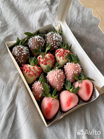 Набор клубники в шоколаде Малиновый закат -12 ягод