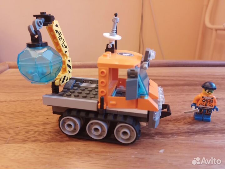 Продам набор Лего 60033 Оригинал