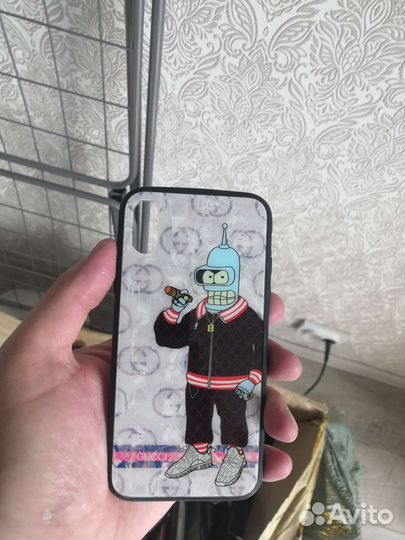 Коробка с чехлами для телефонов