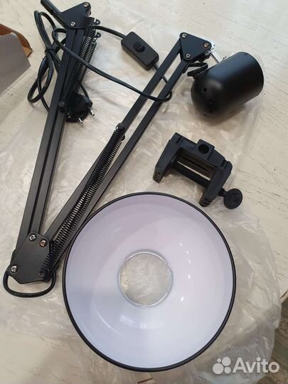 Лампа настольная на стубцине новая бел/черн