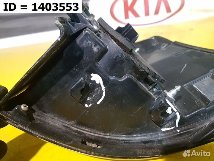 Фонарь задний левый наружный Toyota Land Cruiser