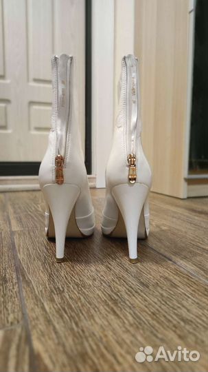Сапожки белые 39