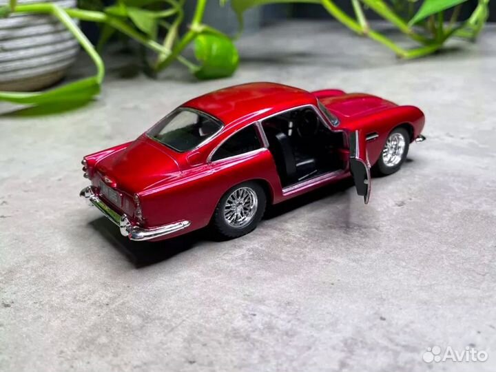 Коллекционная модель Aston Martin DB5