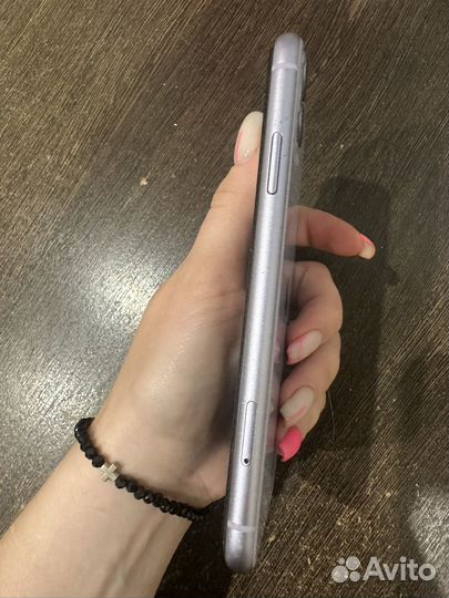Телефон iPhone 11