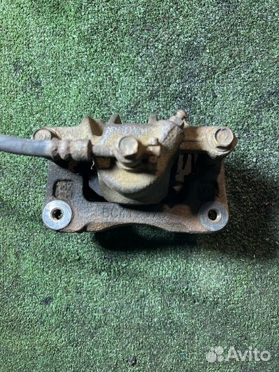 Суппорт задний правый Hyndai Santa Fe 2.4 2004г