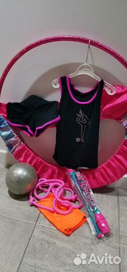 Булавы, шар, обруч, скакалка и костюм