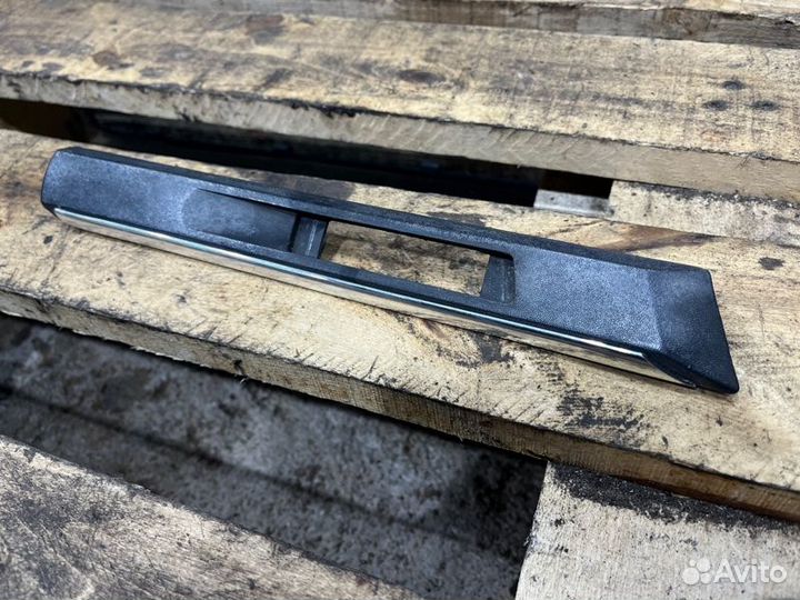 Молдинг на крыло передний левый Bmw 7 E38 M62B35