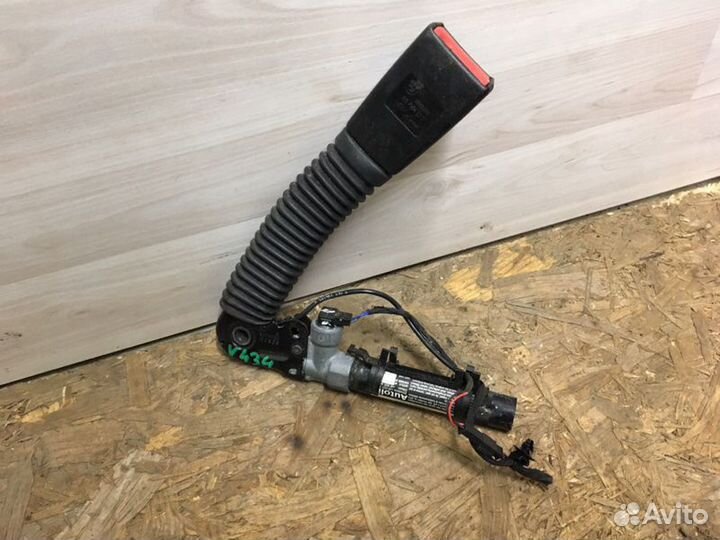 Ответная часть ремня безопасности передняя правая