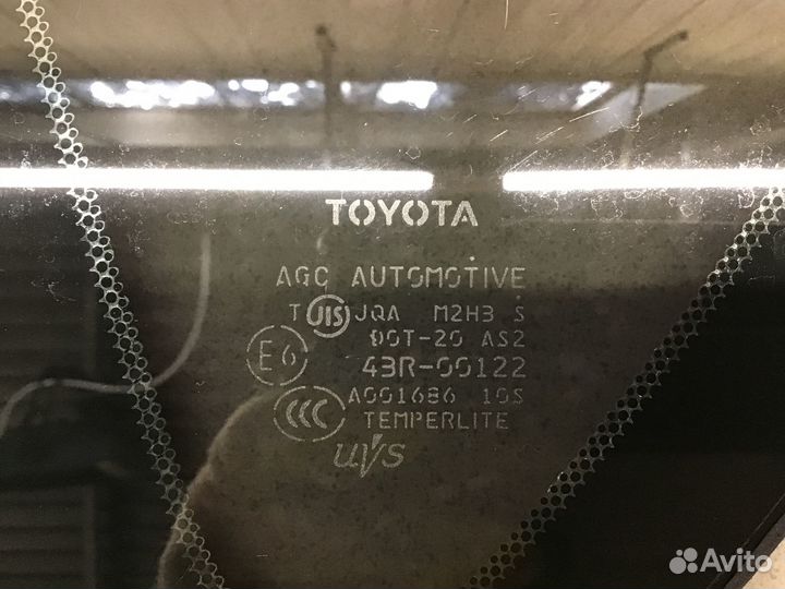 Стекло кузовное глухое левое Toyota RAV 4 2006-201