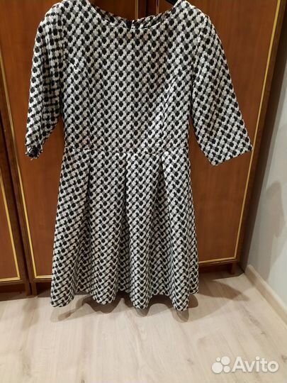 Платье нарядное 44