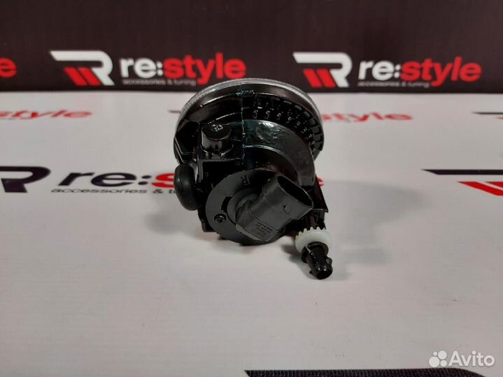 Туманка Toyota Voxy 60 Без ушей Правая U1932