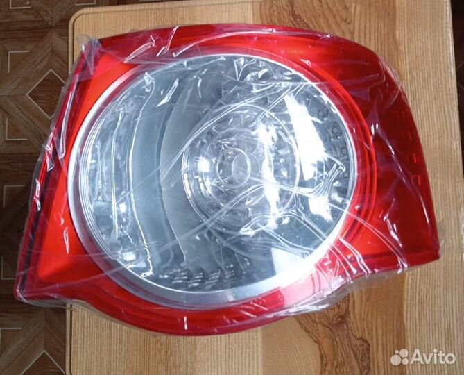 Фонарь задний VW Jetta 2005-11