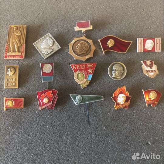 Значки о Ленине