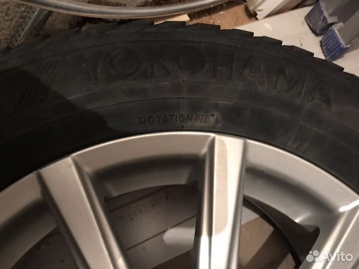 Yokohama Ice Guard Stud IG55 215/60 R16