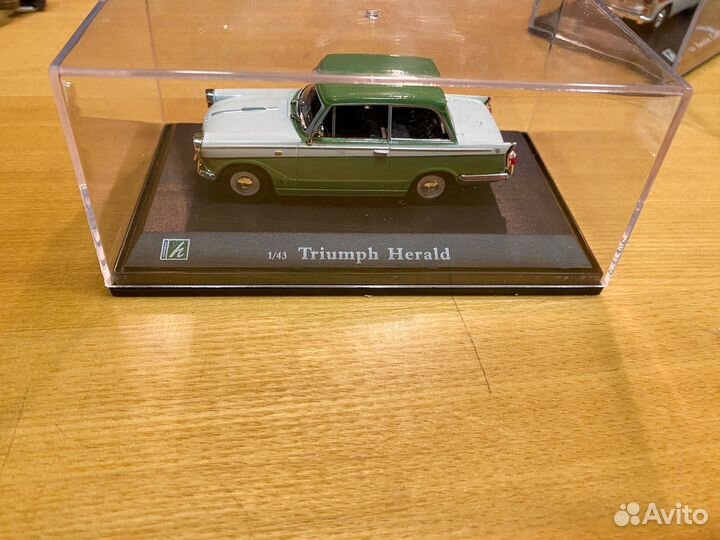 Модель авто 1:43 Hongwell Triumph Herald Китай