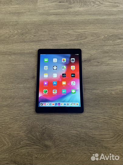 Apple iPad Air 16 GB + Cellular