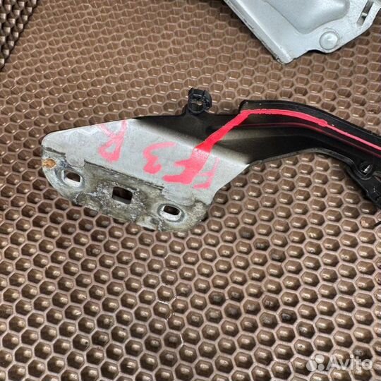 Петля капота Ford Focus BM iqdb