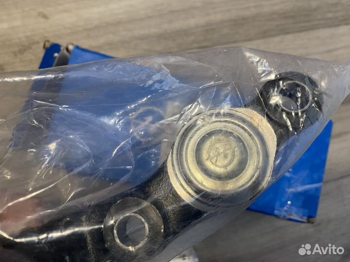 Шаровая опора нижняя правая 43330-29275