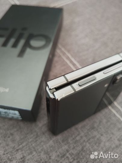 Samsung Galaxy Z Flip4, 8/256 ГБ