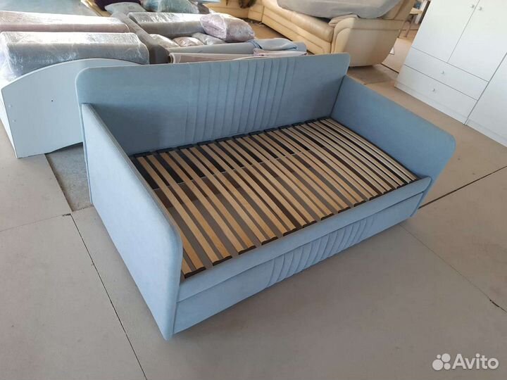 Мягкая кровать Тахта на металлокаркасе с ящиком