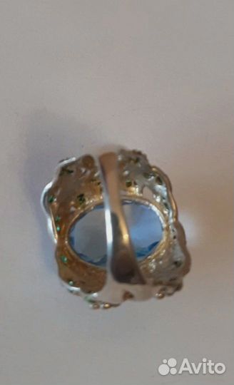 Серебряный перстень с топазом и цирконами.16,5-17