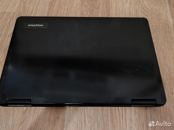 Ноутбук emachines e525