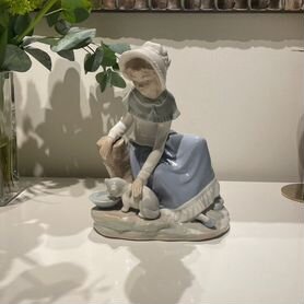 Фарфор статуэтка Nao by Lladro Девочка с котенком