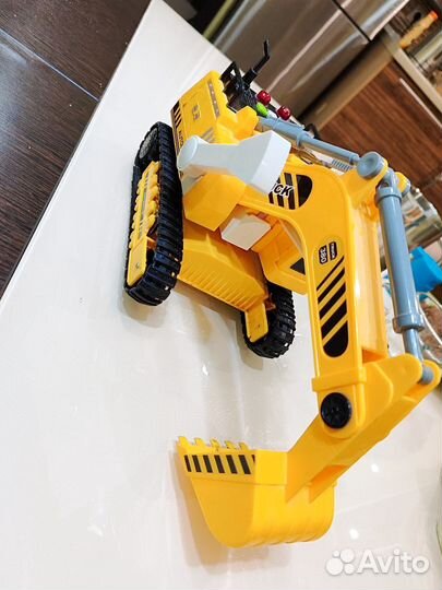 Экскаватор большой игрушка