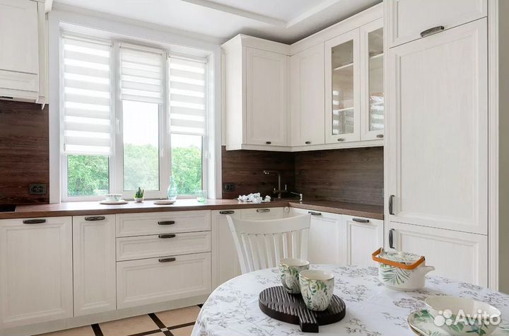 Кухня угловая на заказ в классическом стиле