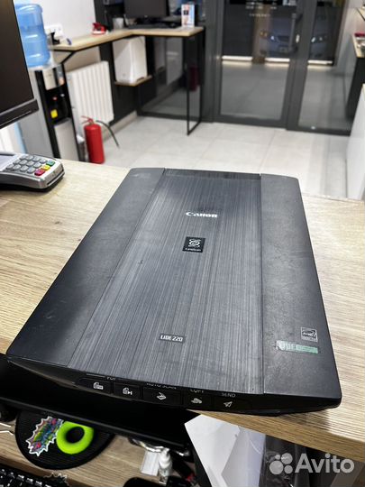Планшетный сканер Canon Lide220