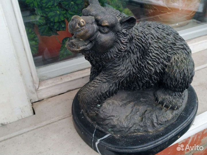Русский бронзовый Медведь