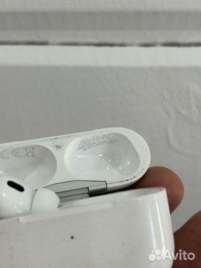 Airpods pro 2 кейс и левый наушник