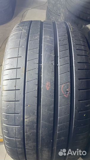 Pirelli P Zero PZ4 285/35 R23 и 325/30 R23