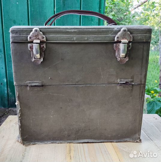 Чемодан с пластинками