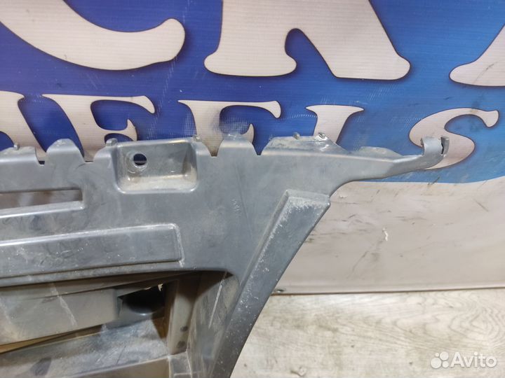 BMW 3 E90 M3 Правая направляющая заднего бампера