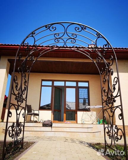 Кованая арка для сада