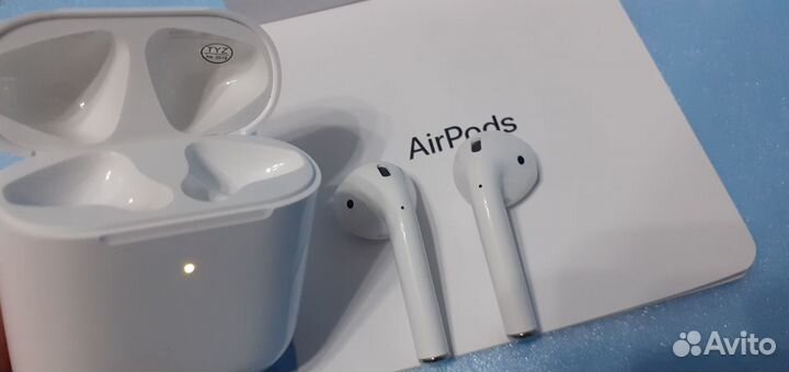 Apple AirPods беспроводные наушники