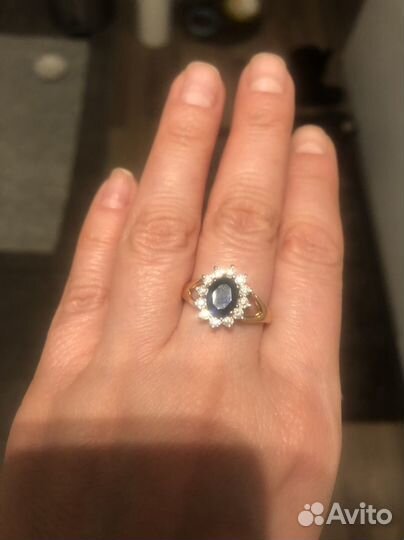 Кольцо золотое с сапфиром и бриллиантами