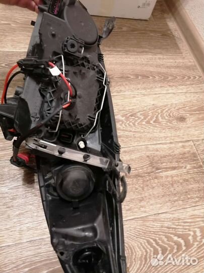 Фара правая ксенон Рено Меган 3