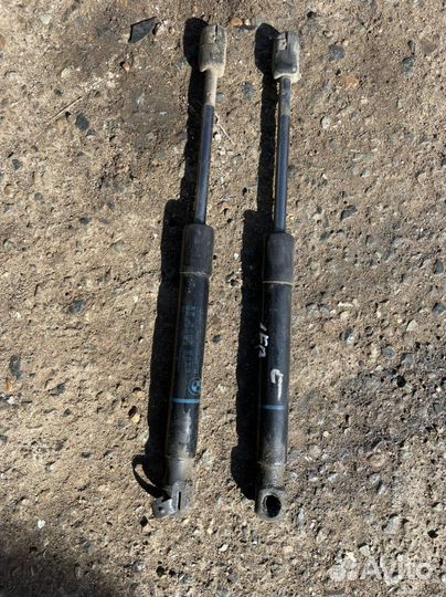 Бмв 1 f20 амортизатор газовый упор капота