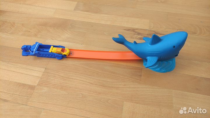 Автомобильный Трек, акула